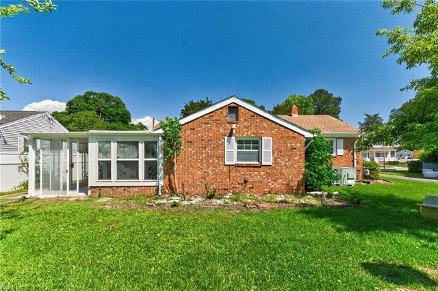 404 Eisenhower CIR, Portsmouth, VA 23701