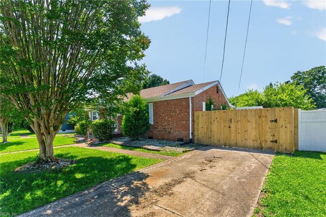404 Eisenhower CIR, Portsmouth, VA 23701