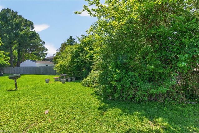 404 Eisenhower CIR, Portsmouth, VA 23701