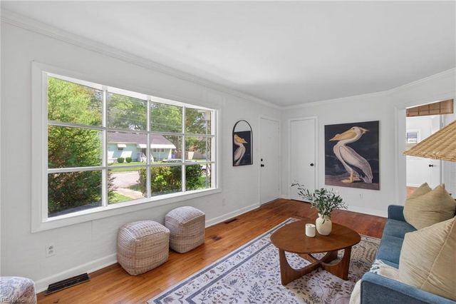 404 Eisenhower CIR, Portsmouth, VA 23701