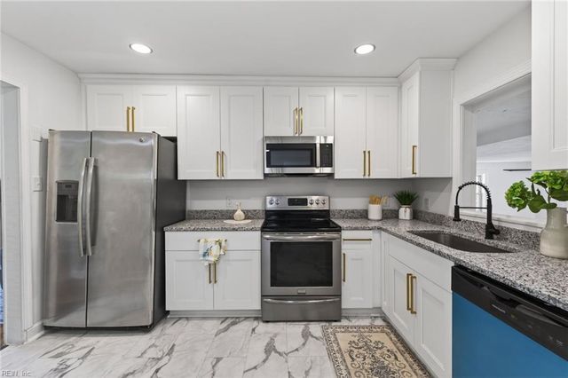 404 Eisenhower CIR, Portsmouth, VA 23701