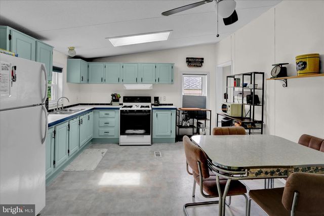 470 ONTELAUNEE DR, Shoemakersville, PA 19555