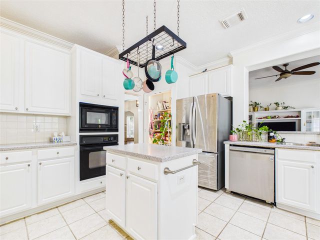 2876 Love Lane, Friendswood, TX 77546