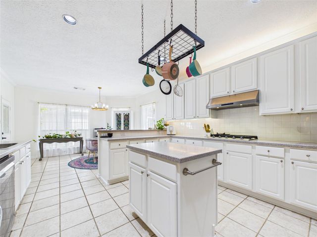 2876 Love Lane, Friendswood, TX 77546