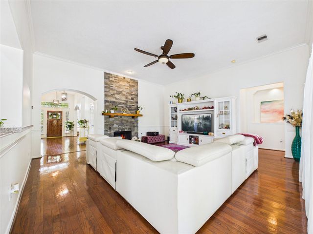 2876 Love Lane, Friendswood, TX 77546