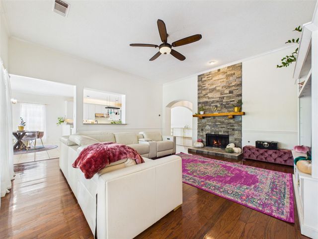 2876 Love Lane, Friendswood, TX 77546