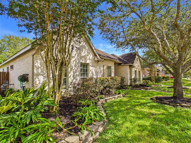 2876 Love Lane, Friendswood, TX 77546
