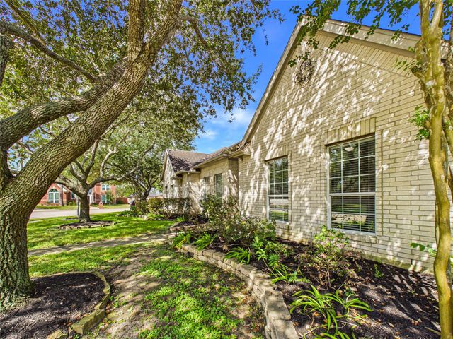 2876 Love Lane, Friendswood, TX 77546