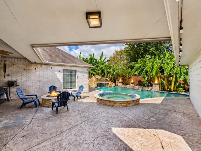 2876 Love Lane, Friendswood, TX 77546
