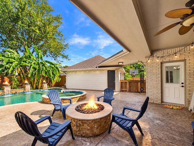 2876 Love Lane, Friendswood, TX 77546