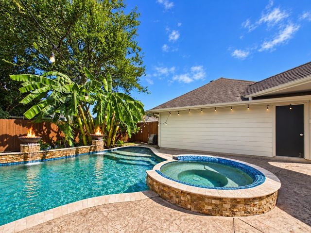2876 Love Lane, Friendswood, TX 77546