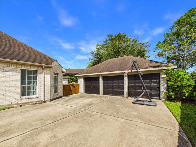 2876 Love Lane, Friendswood, TX 77546