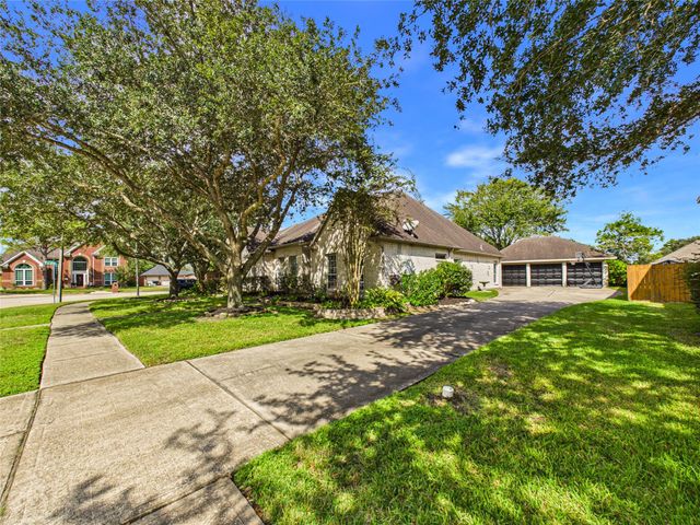 2876 Love Lane, Friendswood, TX 77546