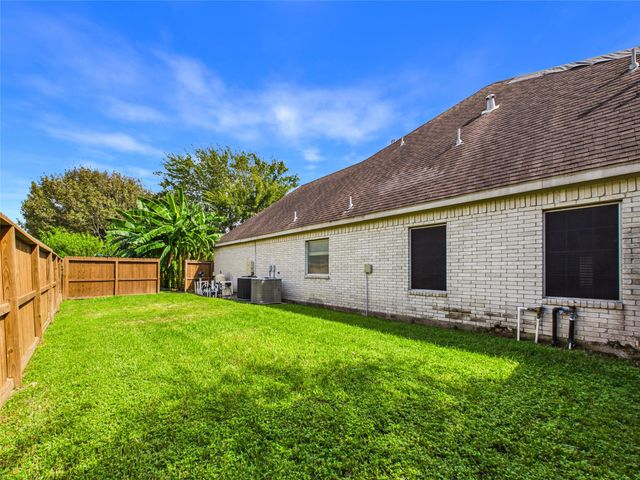 2876 Love Lane, Friendswood, TX 77546