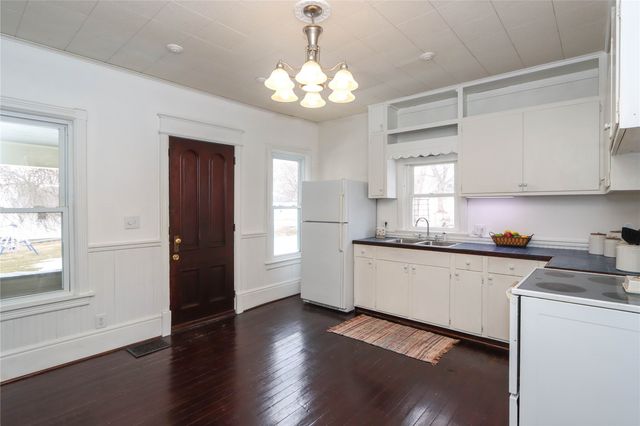 224 W Main Street, Oxford, IA 52322