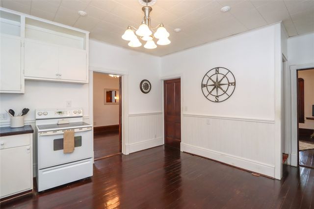 224 W Main Street, Oxford, IA 52322