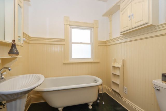 224 W Main Street, Oxford, IA 52322