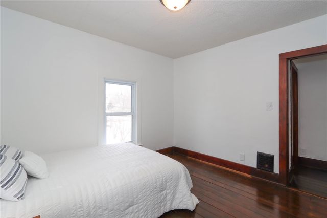 224 W Main Street, Oxford, IA 52322