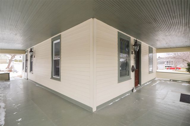 224 W Main Street, Oxford, IA 52322