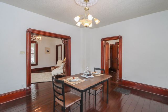 224 W Main Street, Oxford, IA 52322