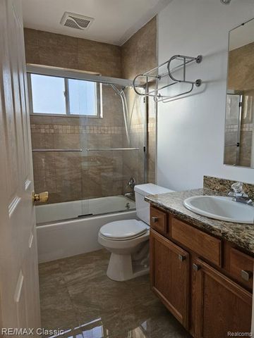 1840 Axtell Drive 5, Troy, MI 48084