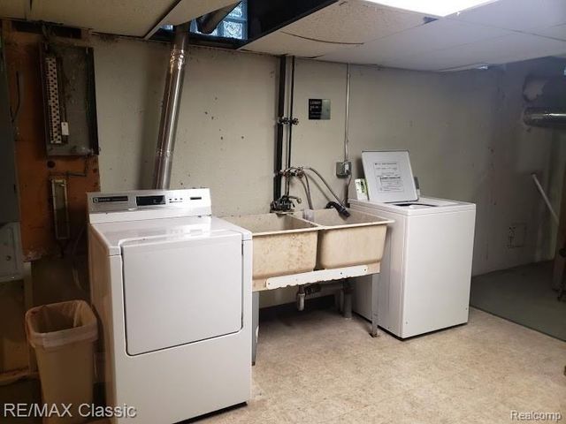 1840 Axtell Drive 5, Troy, MI 48084