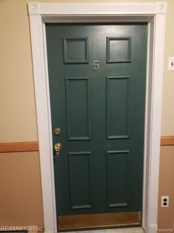 1840 Axtell Drive 5, Troy, MI 48084