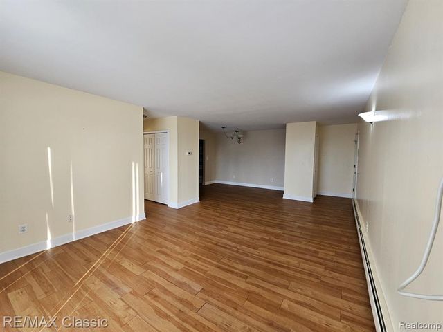 1840 Axtell Drive 5, Troy, MI 48084