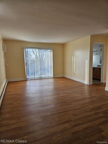 1840 Axtell Drive 5, Troy, MI 48084