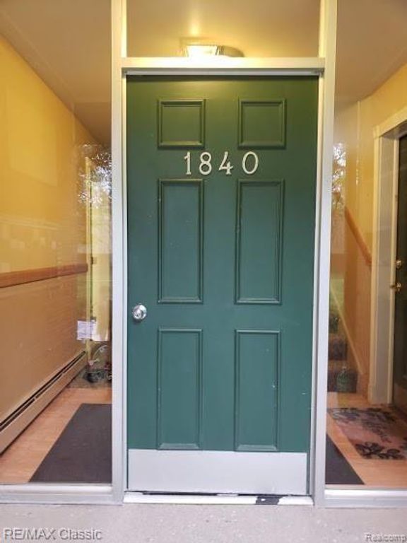 1840 Axtell Drive 5, Troy, MI 48084