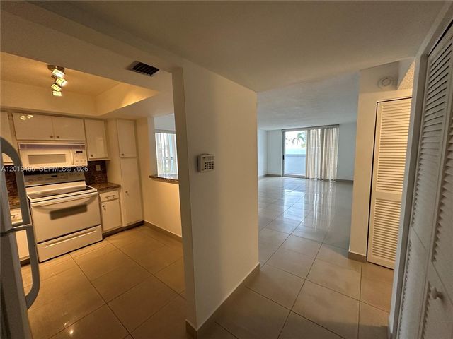 7118 Bonita Dr 305, Miami Beach, FL 33141