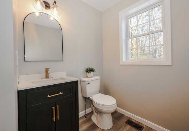 3 Pine Bluff, Derry, NH 03038