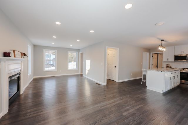 3 Pine Bluff, Derry, NH 03038