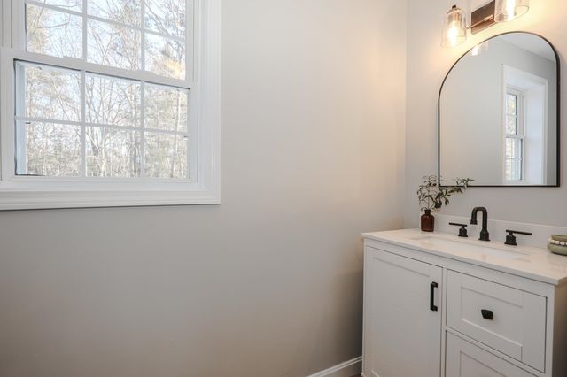 3 Pine Bluff, Derry, NH 03038