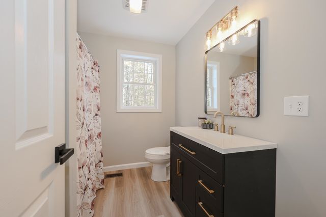 3 Pine Bluff, Derry, NH 03038