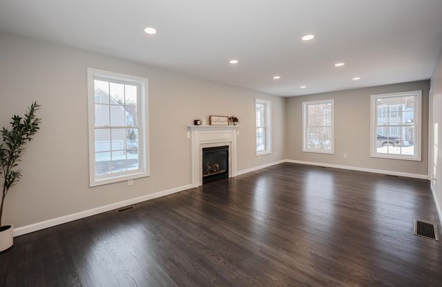 3 Pine Bluff, Derry, NH 03038