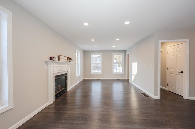 3 Pine Bluff, Derry, NH 03038