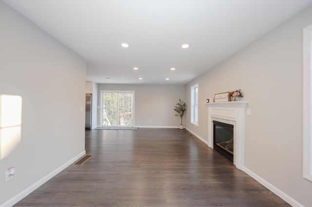 3 Pine Bluff, Derry, NH 03038