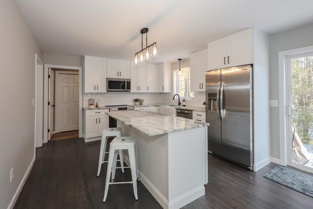 3 Pine Bluff, Derry, NH 03038