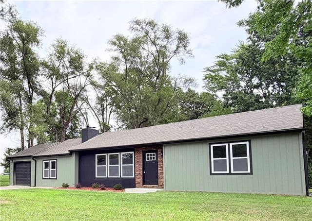 605 NE Douglas Street, Lee's Summit, MO 64063