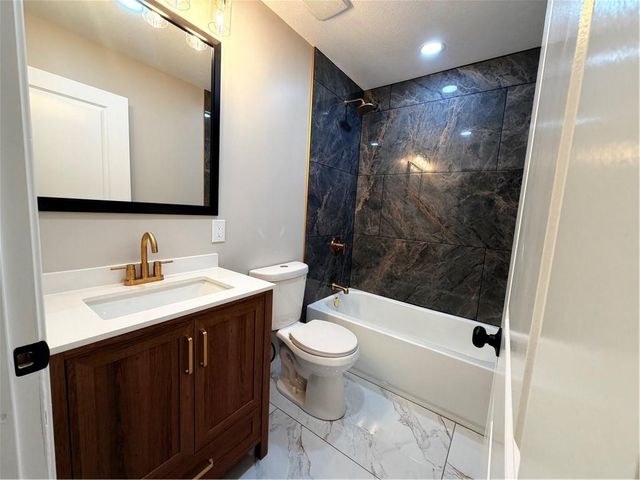 605 NE Douglas Street, Lee's Summit, MO 64063