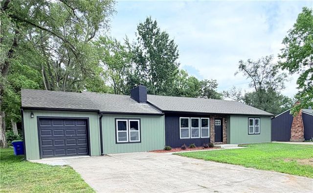 605 NE Douglas Street, Lee's Summit, MO 64063