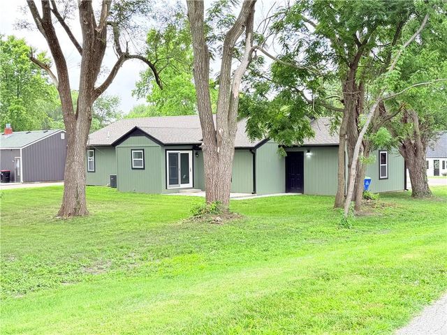 605 NE Douglas Street, Lee's Summit, MO 64063