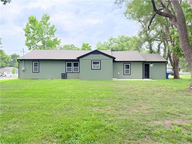 605 NE Douglas Street, Lee's Summit, MO 64063