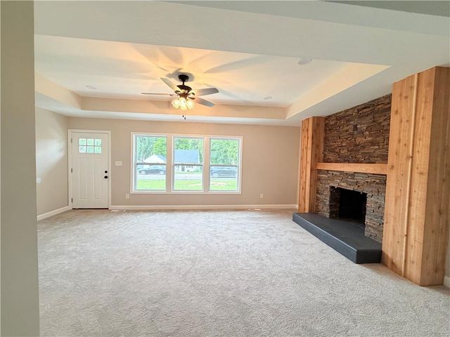 605 NE Douglas Street, Lee's Summit, MO 64063