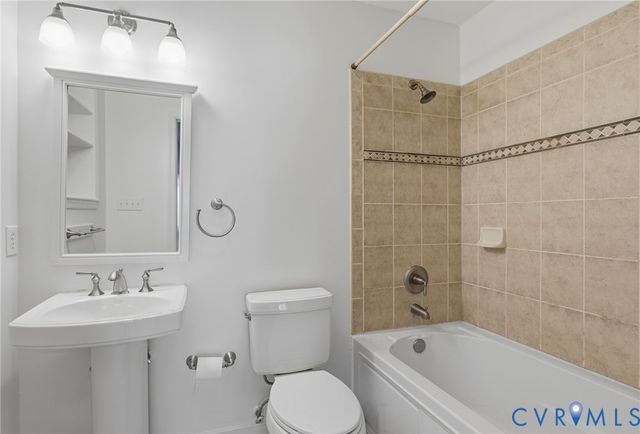 5317 Lemoore Dr, Glen Allen, VA 23059