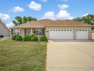1016 Oak Creek Lane, Waterloo, IL 62298