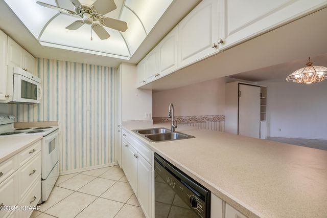 944 S Peninsula Dr Apt 108R, Daytona Beach, FL 32118