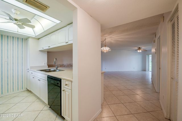 944 S Peninsula Dr Apt 108R, Daytona Beach, FL 32118