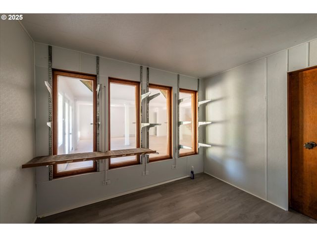 68964 WILDWOOD Rd, North Bend, OR 97459